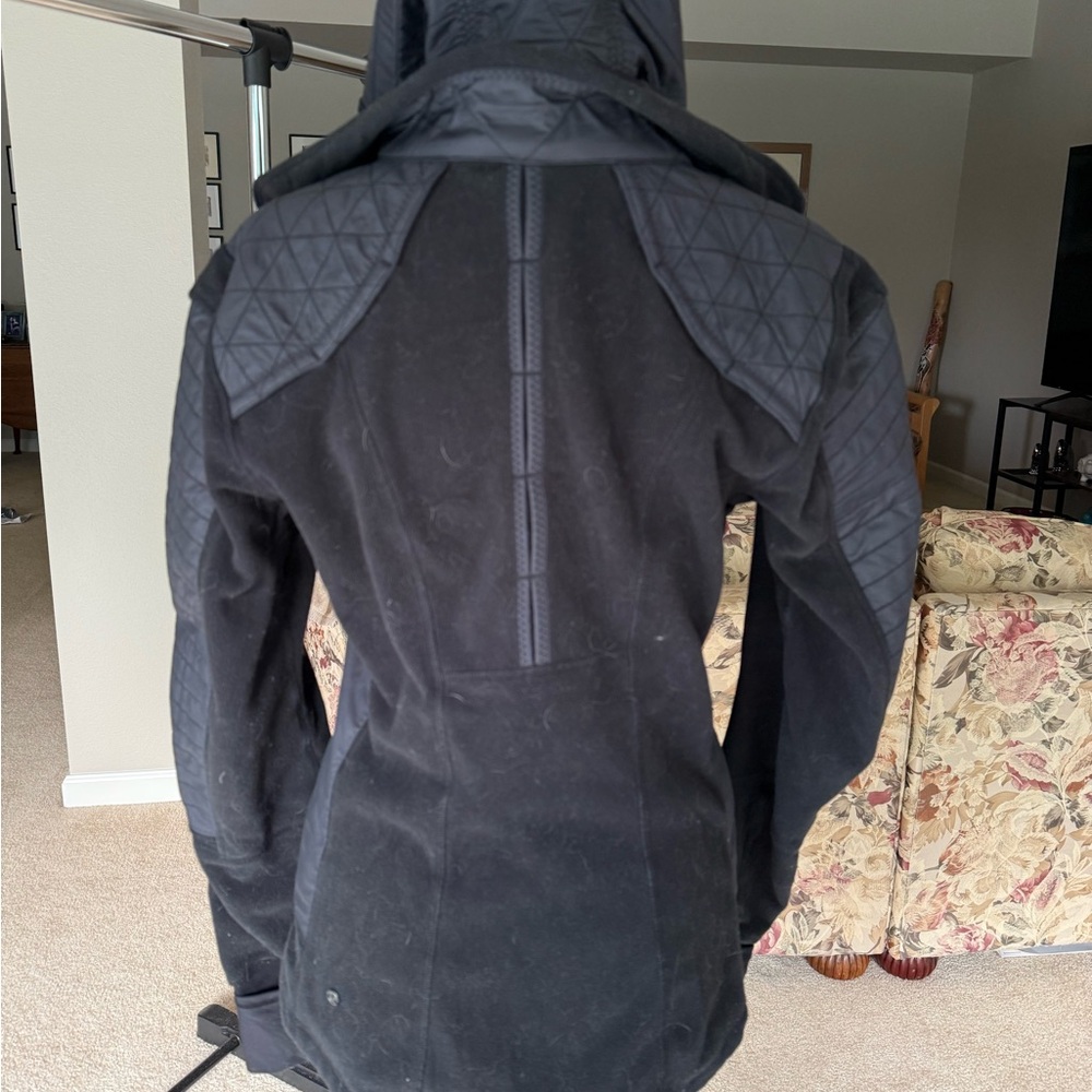 Lululemon Fleecy Keen Jacket. Solid Black. Size 10 - image 3